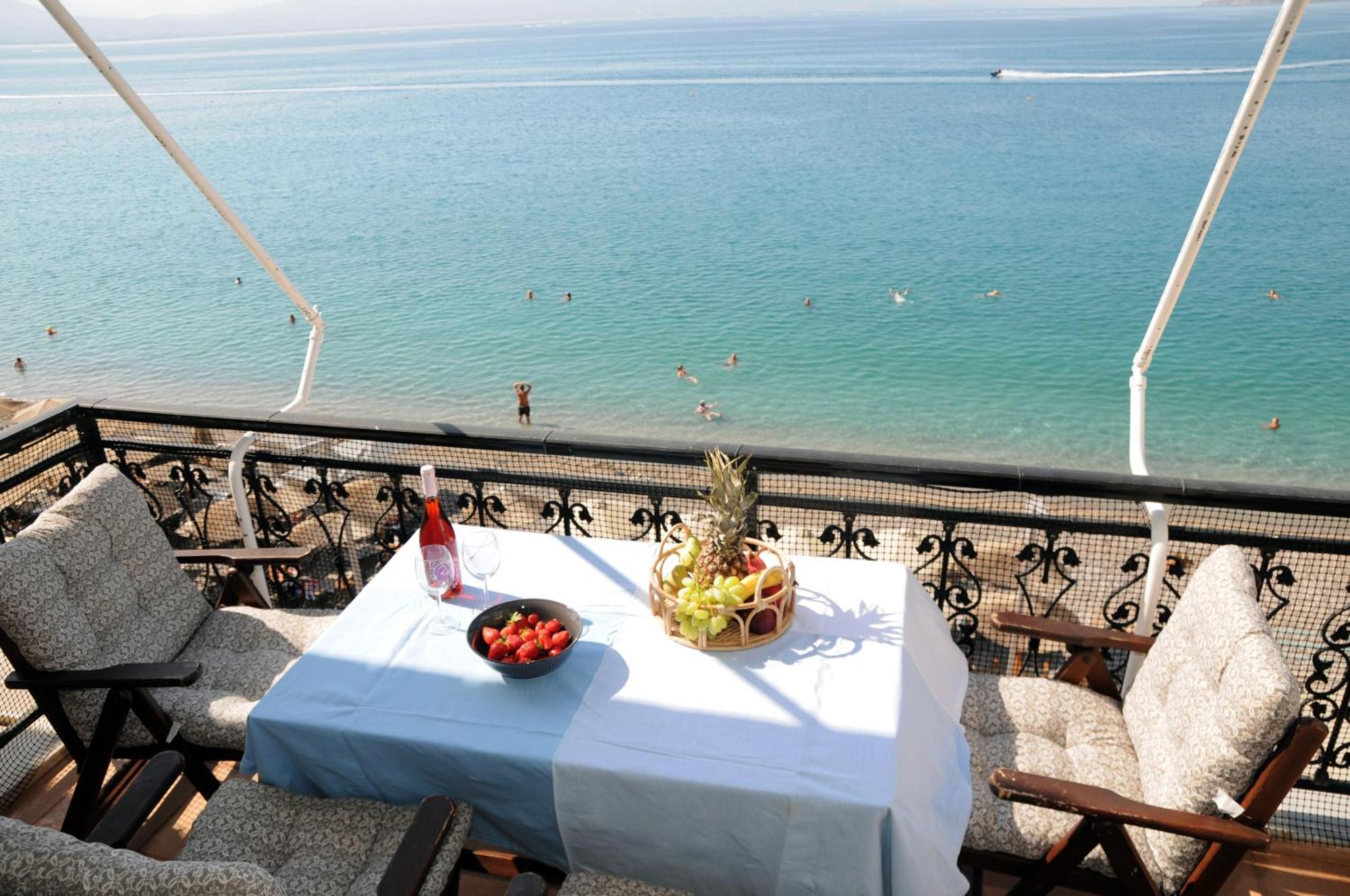 Amazing Condo By The Beach Loutráki Dış mekan fotoğraf