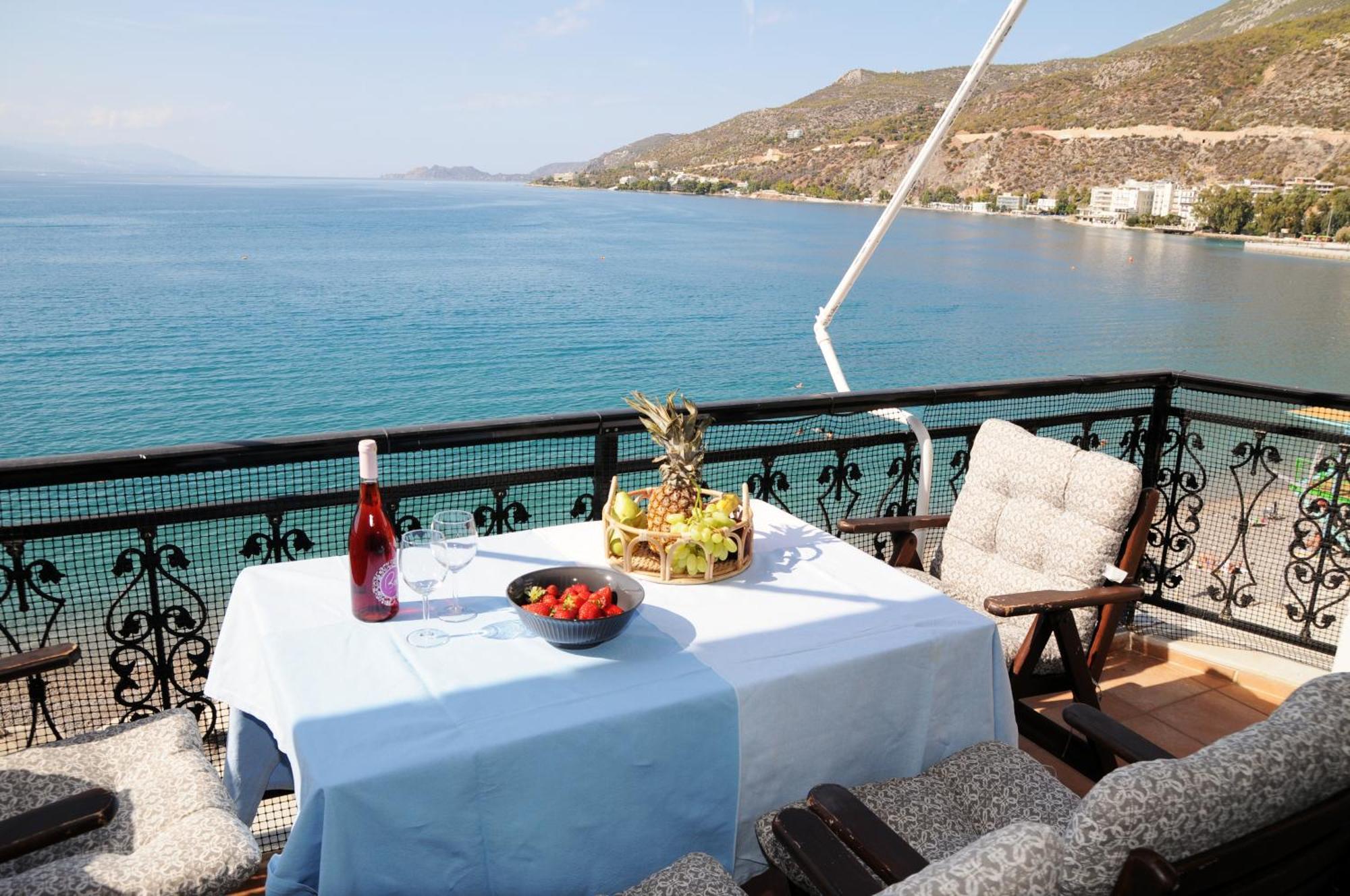 Amazing Condo By The Beach Loutráki Dış mekan fotoğraf